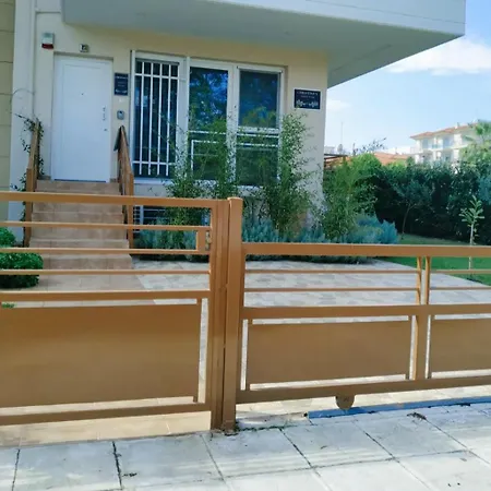 Christina's Garden House Apartment *