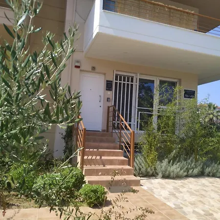 Christina's Garden House דירה