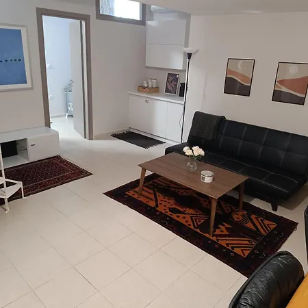 דירה Christina's Garden House